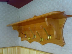Вешалкі ў пярэдні пакой сваімі рукамі з дрэва фота