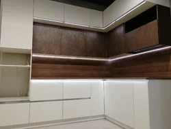 Светодиодная подсветка в интерьере кухни фото