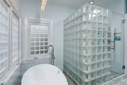 Banyoning ichki qismidagi shisha bloklar