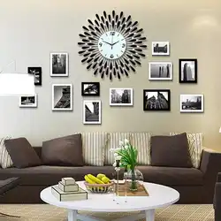 Qonaq otağı fotoşəkilində boş bir divar bəzəyin