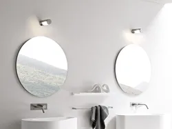 Bathtub With Round Mirror Photo