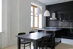 Черные кухонные столы в интерьере кухни