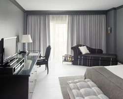 Gray walls in the living room interior, which curtains are suitable