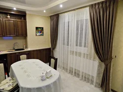 Balkon Fotoşəkili Ilə Mətbəx Oturma Otağında Pərdələr