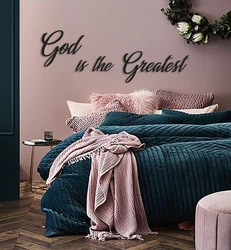What colors does pink go with in a bedroom interior?