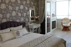 Интерьер спальни с вензелями