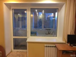 Qonaq Otağında Balkon Qapısı Mənzildə Şəkil