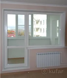 Kvartirada yashash xonasida balkon eshigi fotosurati