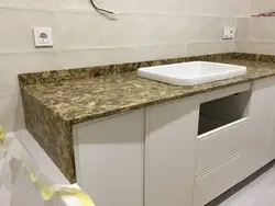 Танӯраи дар countertop санг дар акс ҳаммом