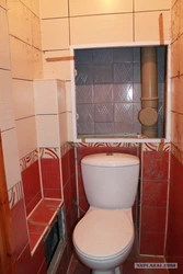 Toilet design in an apartment with pipes