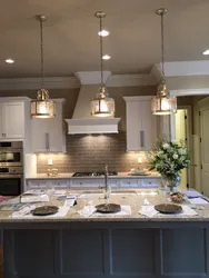 Placement of light bulbs in the kitchen photo