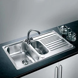 Paslanmayan poladdan hazırlanmış mətbəx lavabo şəkli