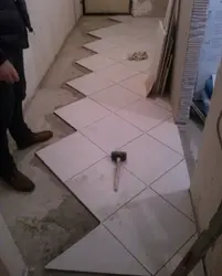 How to lay tiles in the hallway photo