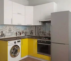 Кір жуғыш машинаның фотосуреті бар шағын асүйдің орналасуы