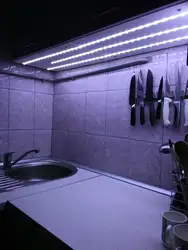 Banyoda fotoşəkildə LED şeridi