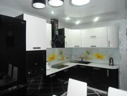 Kitchen design with black bottom and white top