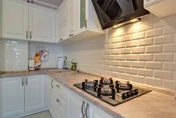 Дизайн кухонных фартуков из плитки в кухне