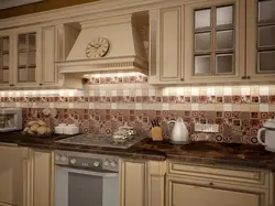 Дизайн кухонных фартуков из плитки в кухне