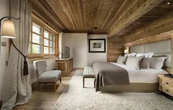 Chalet uslubidagi yotoqxona fotosurati