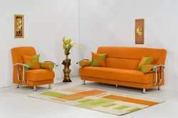 Qonaq otağında qırmızı divan şəkli