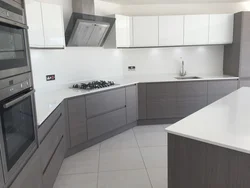 Modern corner kitchens in gray tones photo