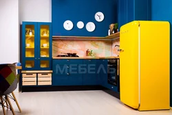 Дызайн кухні сіне жоўтага колеру