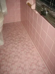 Photo of a bathtub with grout matching the color of the tiles