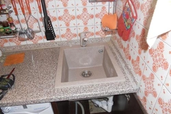 Location of sinks in the kitchen photo