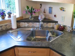 Location of sinks in the kitchen photo