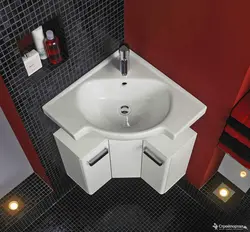 Burchakli lavabo bilan vannaning fotosurati