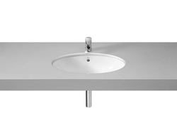 Vanna otağı fotoşəkilində quraşdırılmış lavabo