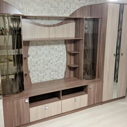 Девор дар ҳуҷраи меҳмонхона акс гамма