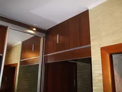 Долонҳо дар долон бо mezzanines дар акс сабки муосир
