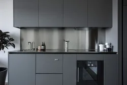 Kulrang oshxona minimalizm dizayni