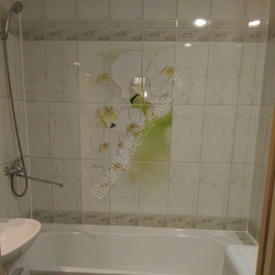 Bath design made of plastic panels and tiles