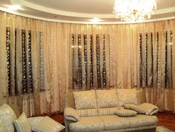 Tulle зебо дар меҳмонхона дар сабки классикии муосир акс