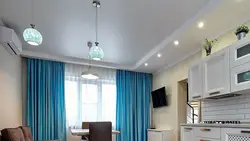 Фото сатинового потолка на кухне