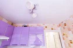 Photo of a satin ceiling in the kitchen
