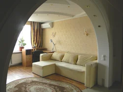 Қонақ бөлмесіндегі арка дизайн фото шынайы