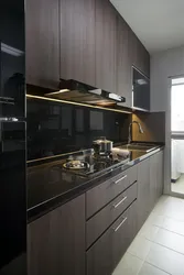 Дизайн черно коричневой кухни