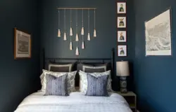 What photos can be hung in the bedroom