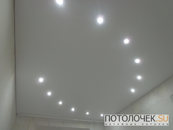 6 lamps on a suspended ceiling in the bedroom photo