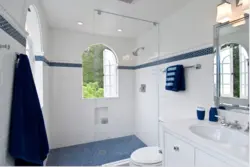 Bath design with blue floor