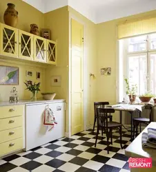 Sarı divarları olan mətbəx daxili fotoşəkil