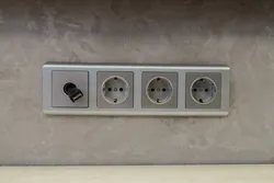 Mətbəx interyerində rozetkalar və açarlar