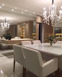 Chandeliers дар меҳмонхона дар якҷоягӣ бо акс ошхона