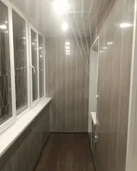 Лоджия бо панелҳои пластикӣ акс