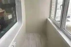 Лоджыя пластыкавымі панэлямі фота