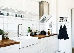 Кухня угловая с деревянной столешницей фото