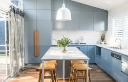 What colors goes with gray-blue in the kitchen interior